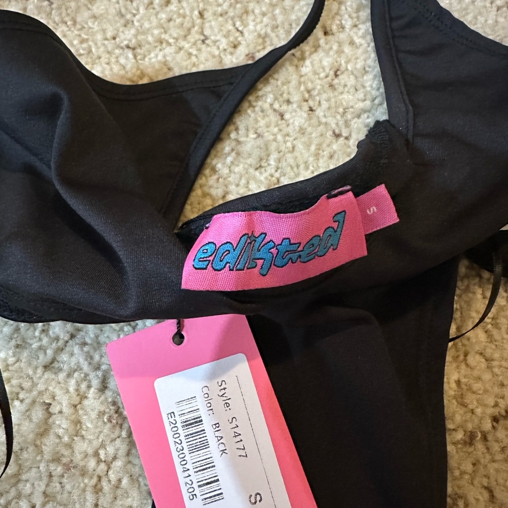 Edikted Unity Cut Out Bodysuit - Picture 3 of 3